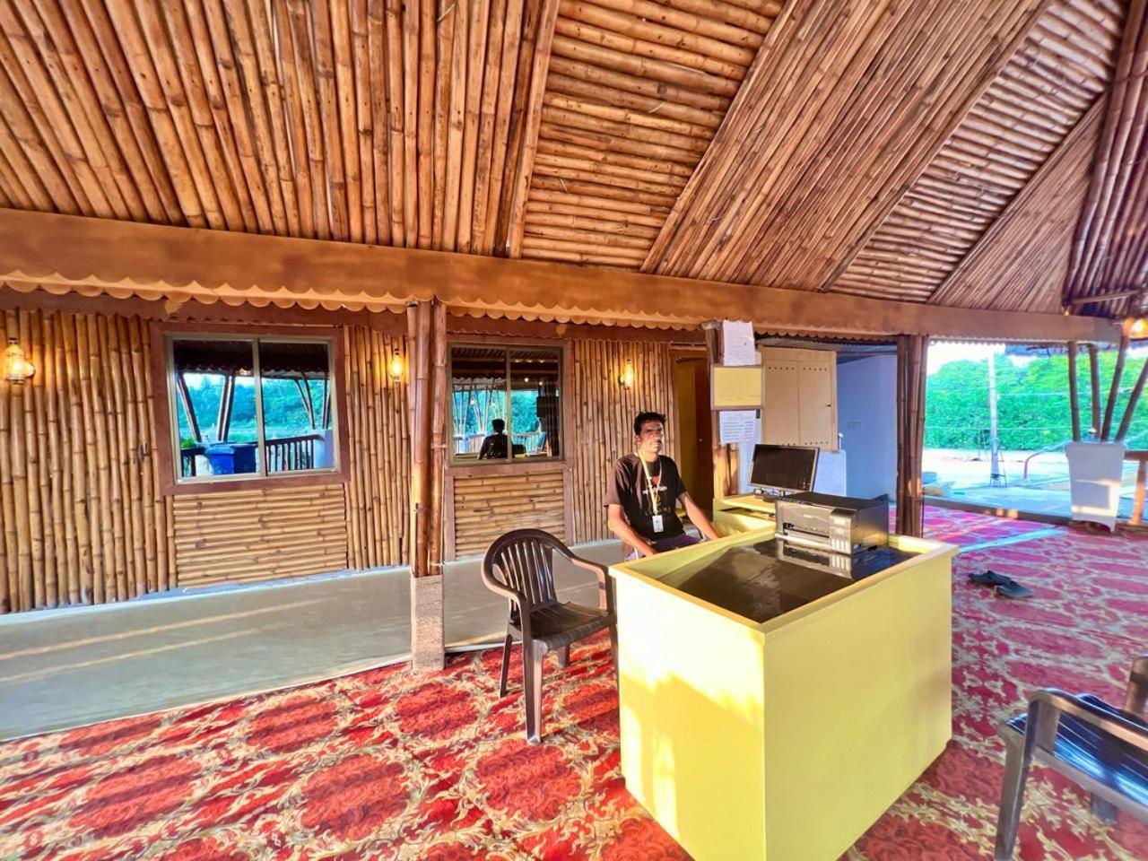 La Pahi Palace- Banquet And Resort Sakri East Екстериор снимка