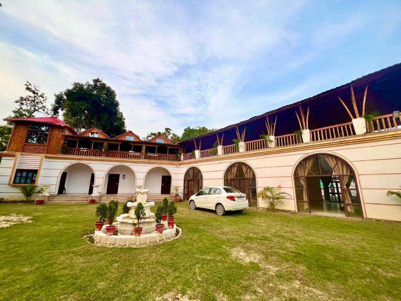 La Pahi Palace- Banquet And Resort Sakri East Екстериор снимка