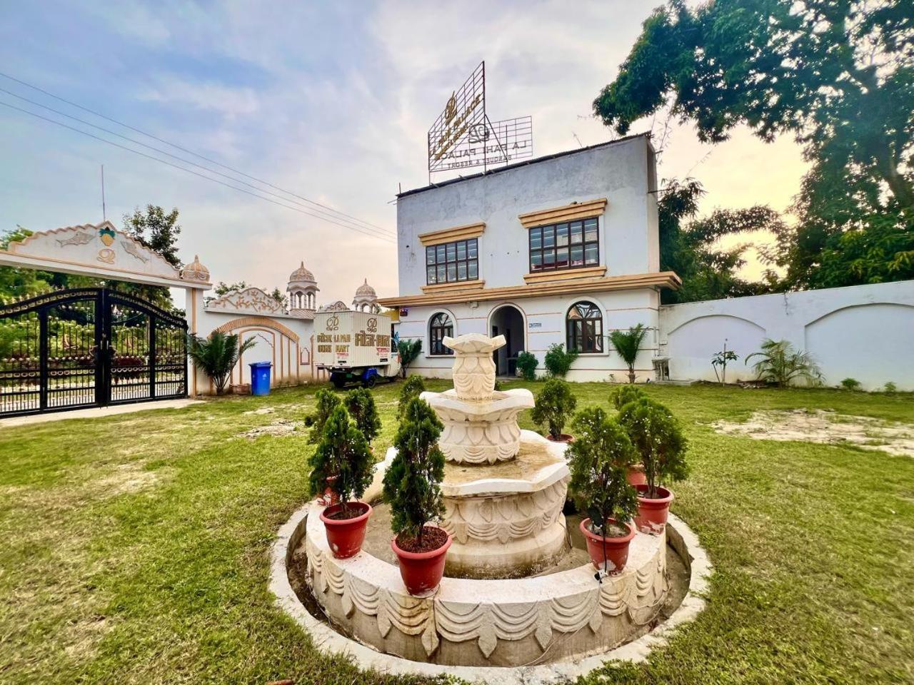 La Pahi Palace- Banquet And Resort Sakri East Екстериор снимка