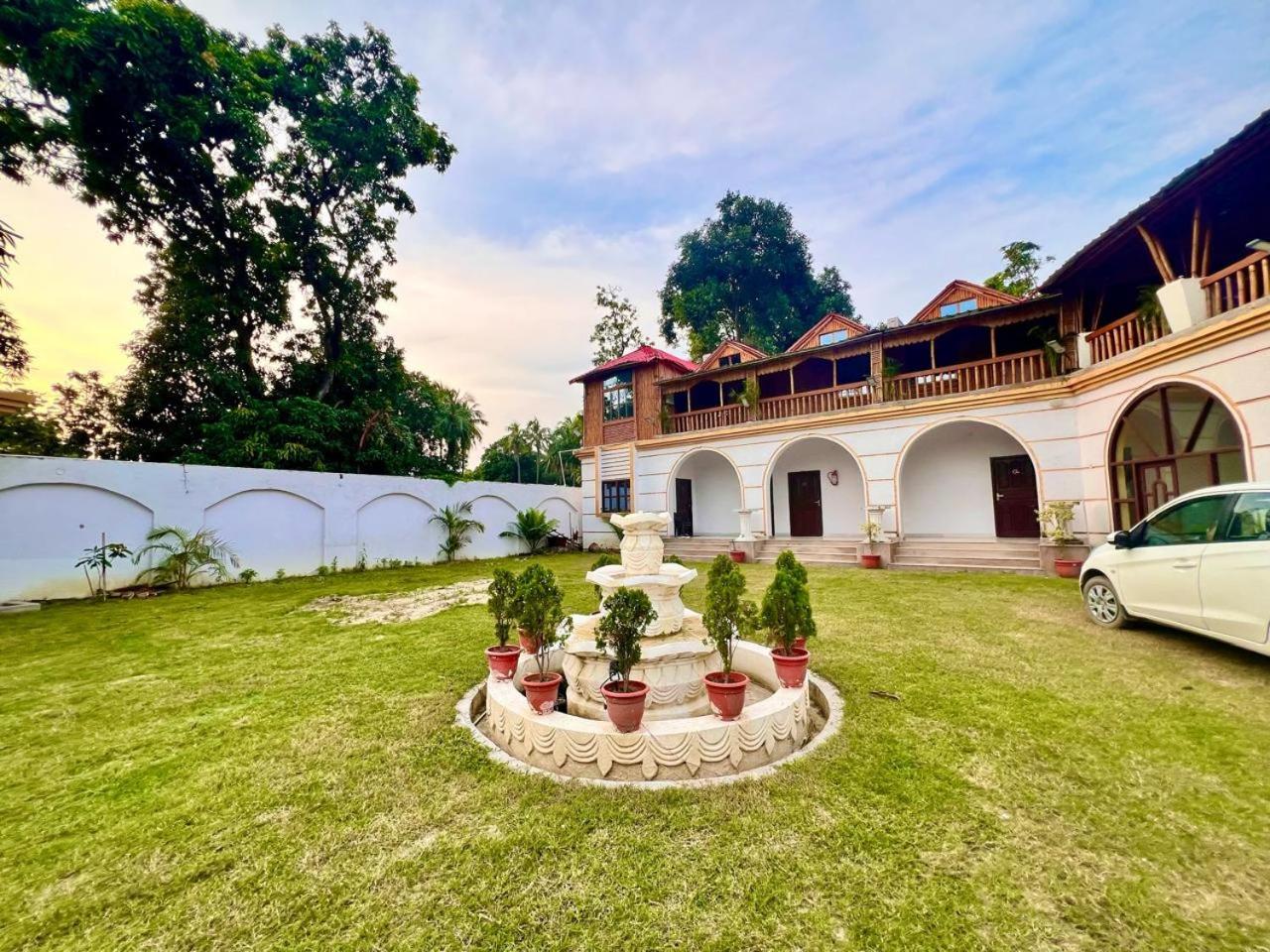 La Pahi Palace- Banquet And Resort Sakri East Екстериор снимка