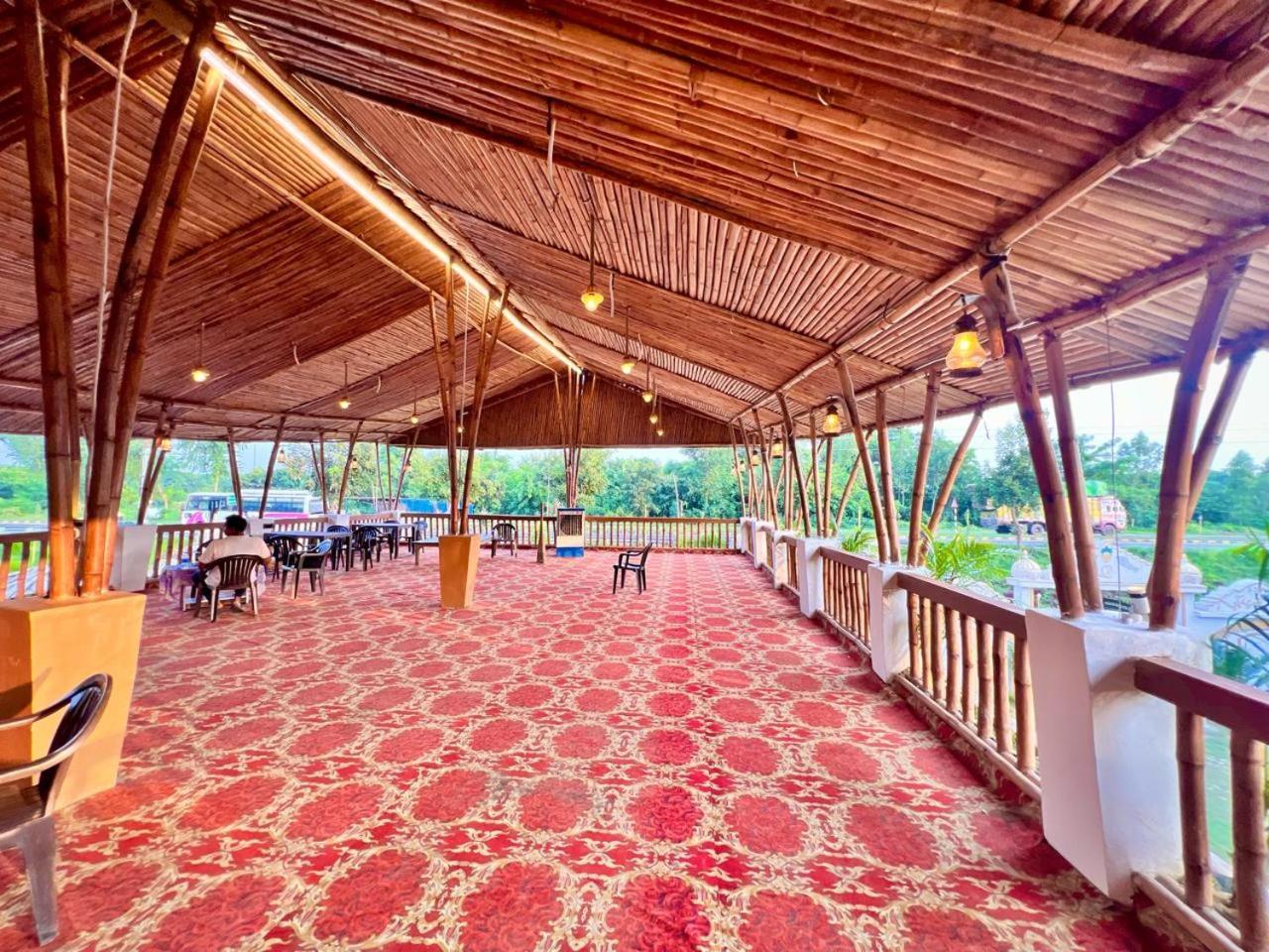 La Pahi Palace- Banquet And Resort Sakri East Екстериор снимка