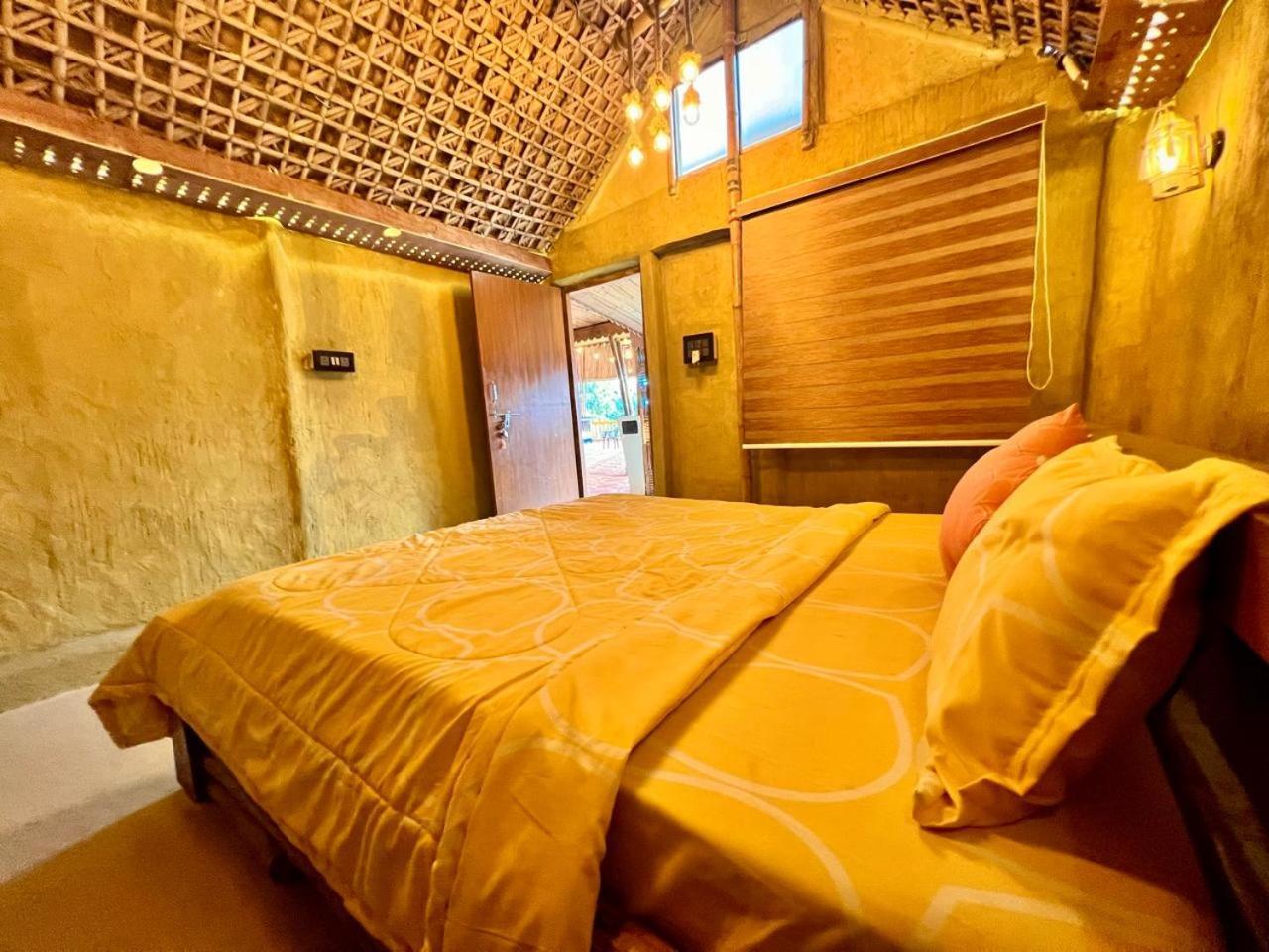 La Pahi Palace- Banquet And Resort Sakri East Екстериор снимка