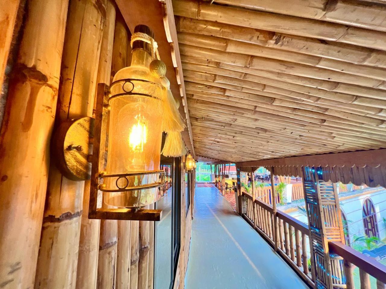 La Pahi Palace- Banquet And Resort Sakri East Екстериор снимка