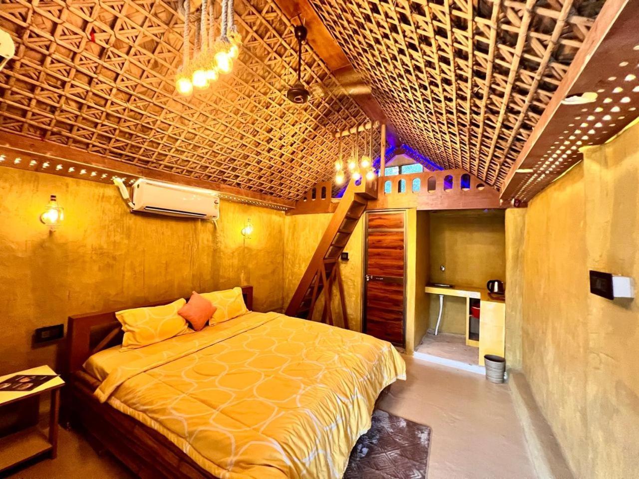 La Pahi Palace- Banquet And Resort Sakri East Екстериор снимка