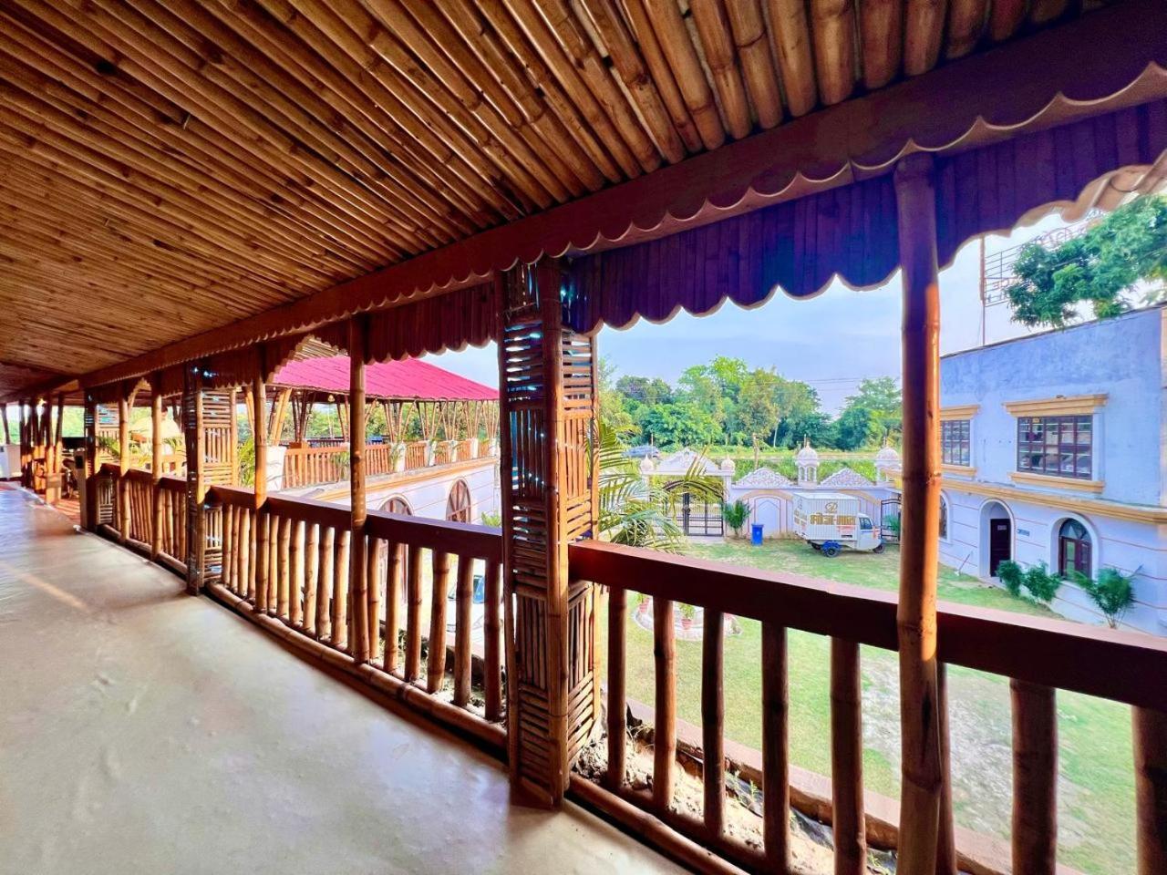 La Pahi Palace- Banquet And Resort Sakri East Екстериор снимка