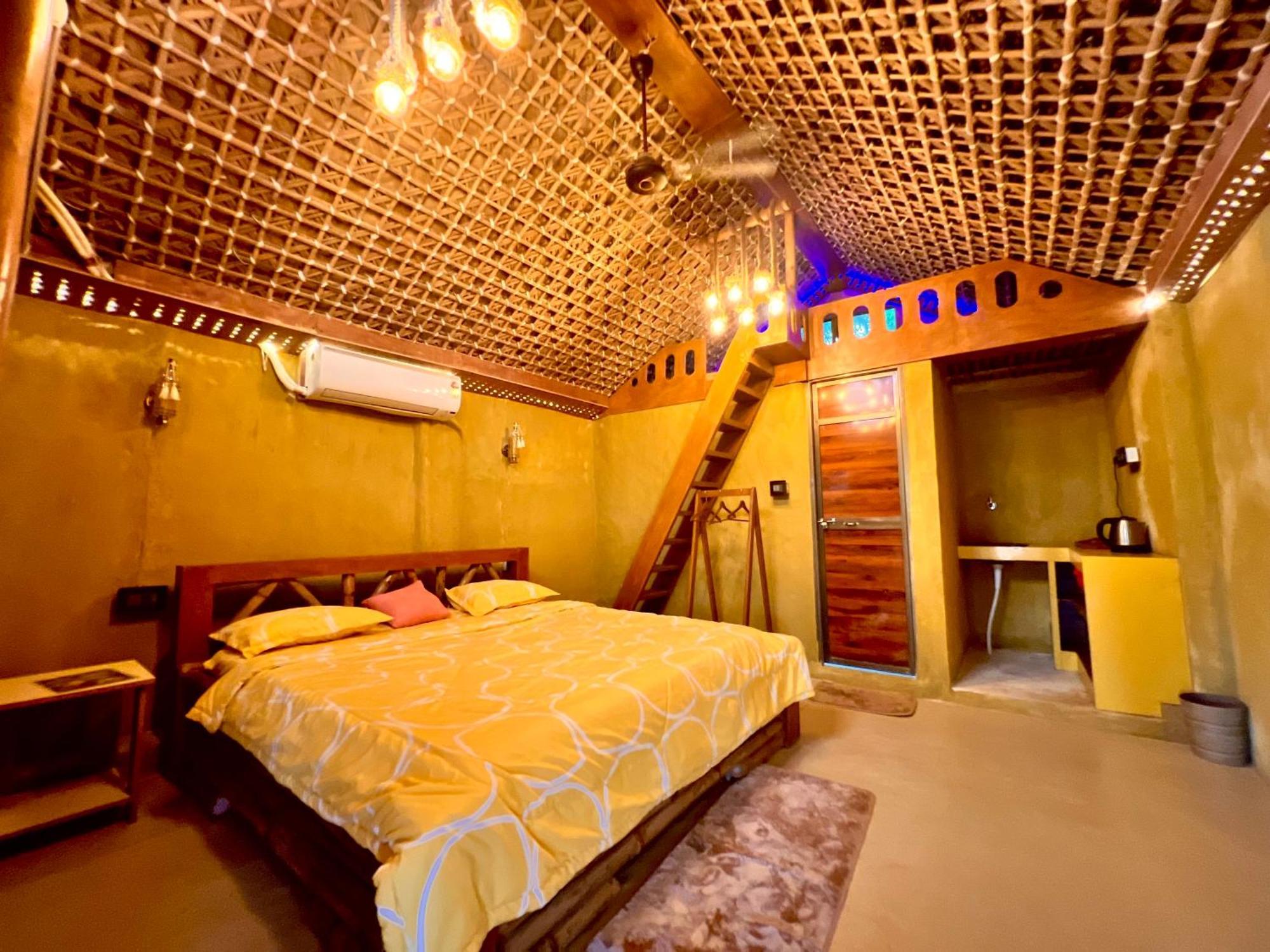 La Pahi Palace- Banquet And Resort Sakri East Екстериор снимка